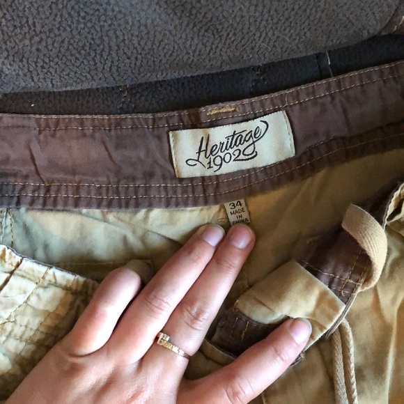 Men’s heritage cargo shorts - Picture 3 of 5